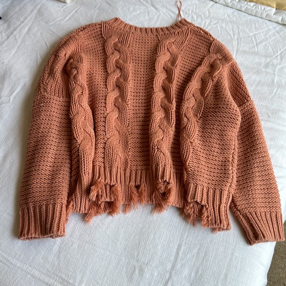Cable knit distressed hem sweater - Picture 3 of 4